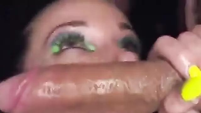 Узбекская шлюха работает с большим членом